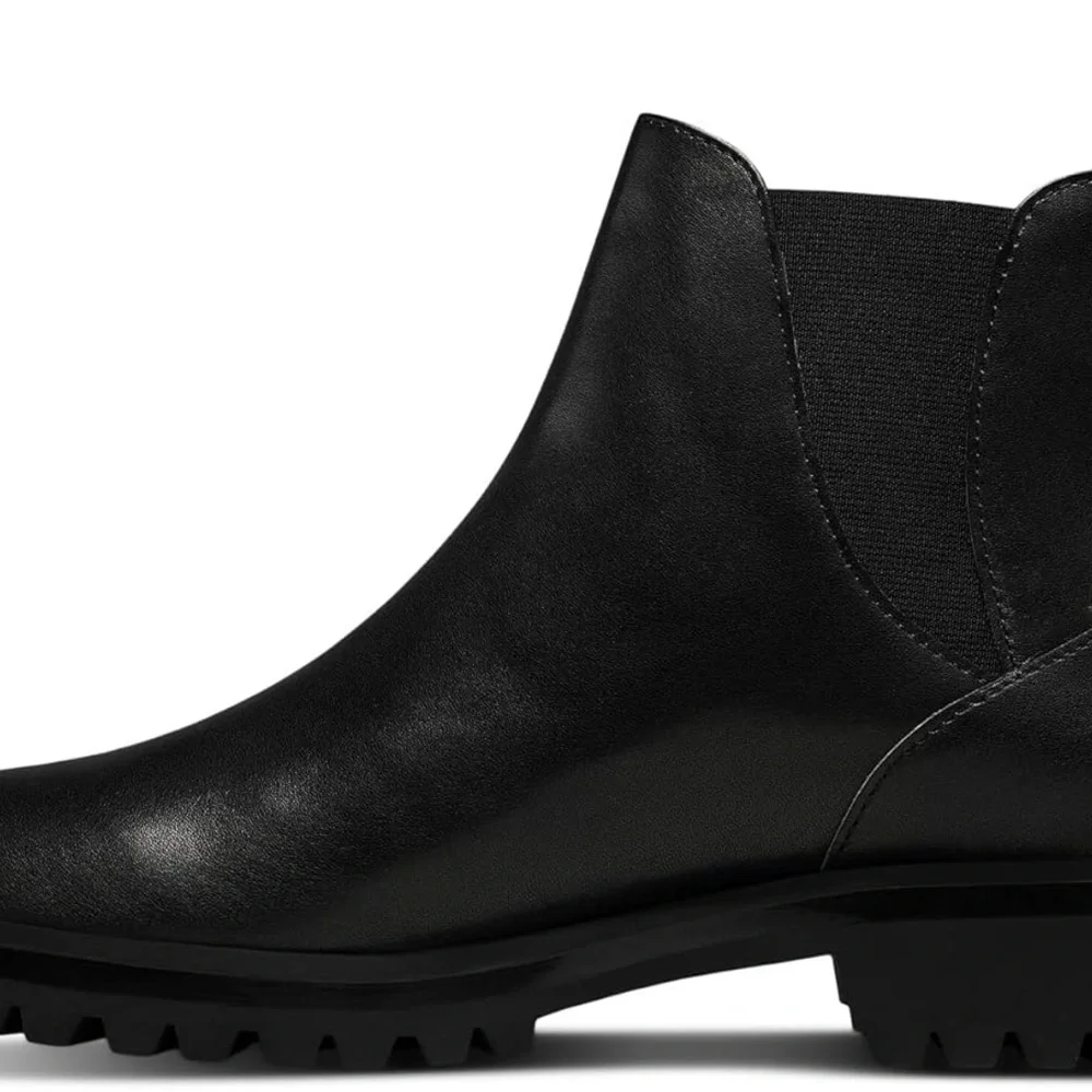 LABEL Black Chelsea Winter Boots with Rugged Sole one of the pull tags flawed